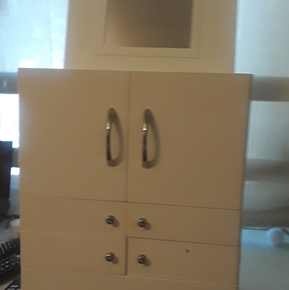 Jewelry box